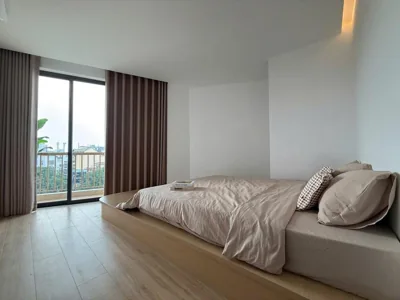 King Room with Balcony — Reka Home