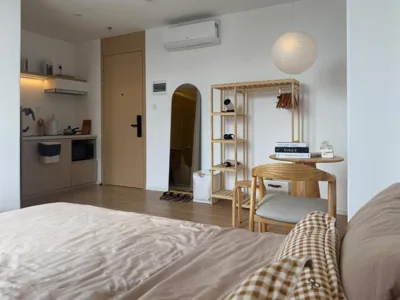 Standard Queen Room — Reka Home